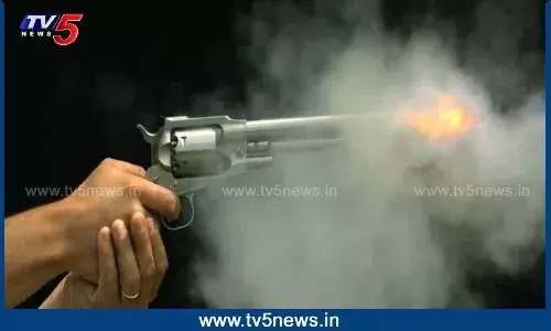 పాతబస్తీలో కాల్పుల కలకలం