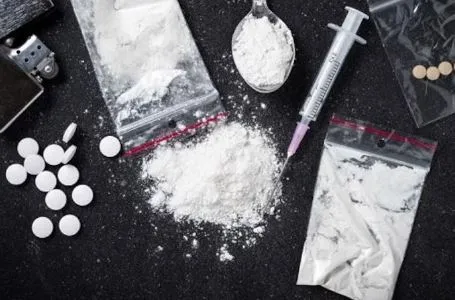 పట్టుబడ్డ డ్రగ్స్‌ ముఠా..