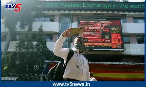 నష్టాల్లో ట్రేడ్ అవుతోన్న స్టాక్ మార్కెట్.. నష్టాల్లో ట్రేడ్ అవుతోన్న స్టాక్ మార్కెట్..