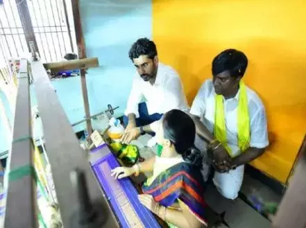 చేనేత కార్మికులతో లోకేష్ ముఖాముఖీ చేనేత కార్మికులతో లోకేష్ ముఖాముఖీ