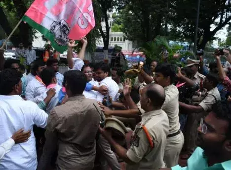 బీఆర్ఎస్-బీజేపీ నేతల పోటాపోటీ నినాదాలు బీఆర్ఎస్-బీజేపీ నేతల పోటాపోటీ నినాదాలు
