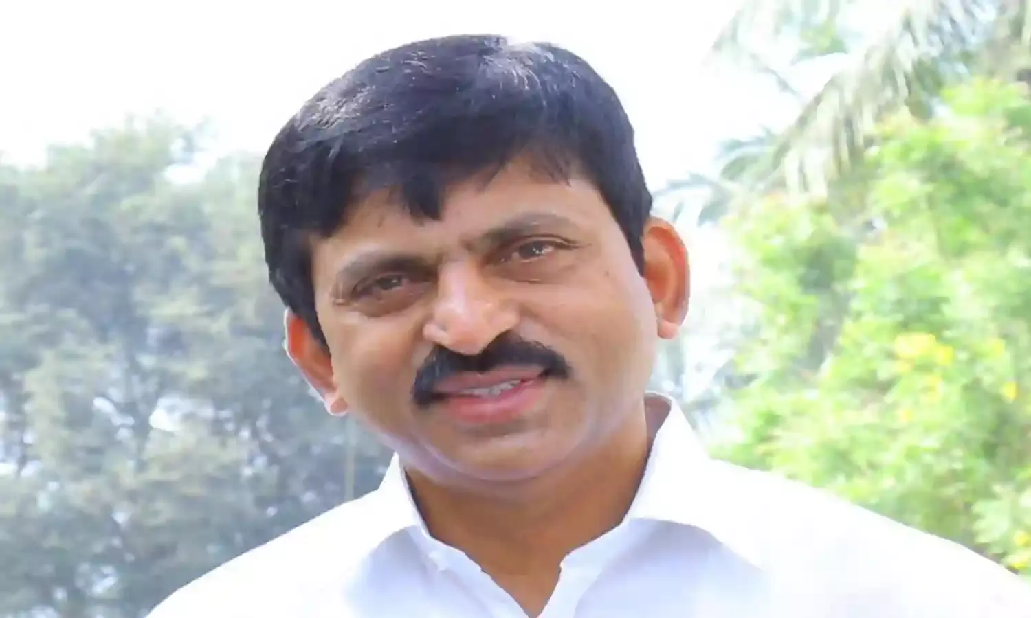 తెలంగాణ సమాజాన్ని మభ్యపెడుతున్న కేసీఆర్: పొంగులేటి తెలంగాణ సమాజాన్ని మభ్యపెడుతున్న కేసీఆర్: పొంగులేటి