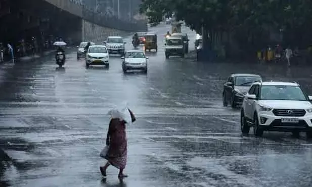 హైదరాబాద్లో భారీ వర్షం హైదరాబాద్లో భారీ వర్షం