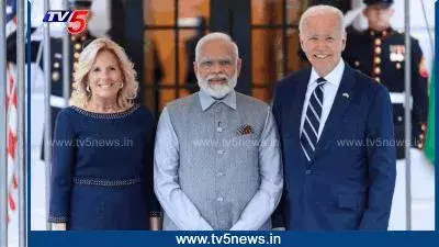వైట్ హౌస్ లో మోదీ... అధ్యక్షుడిపై కానుకల వర్షం వైట్ హౌస్ లో మోదీ... అధ్యక్షుడిపై కానుకల వర్షం