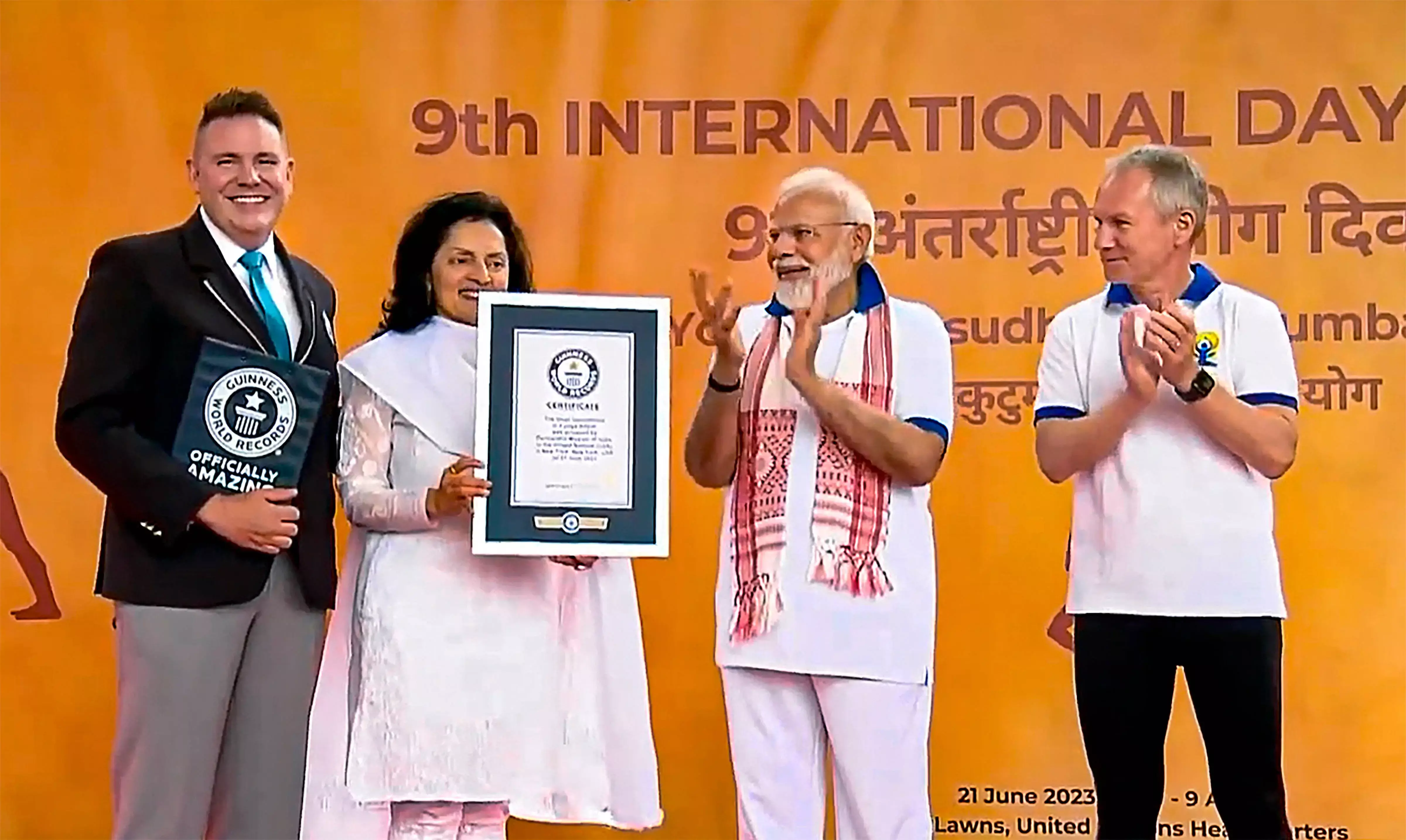 న్యూయార్క్లో నిర్వహించిన యోగాకి గిన్నిస్  రికార్డ్ న్యూయార్క్లో నిర్వహించిన యోగాకి గిన్నిస్  రికార్డ్