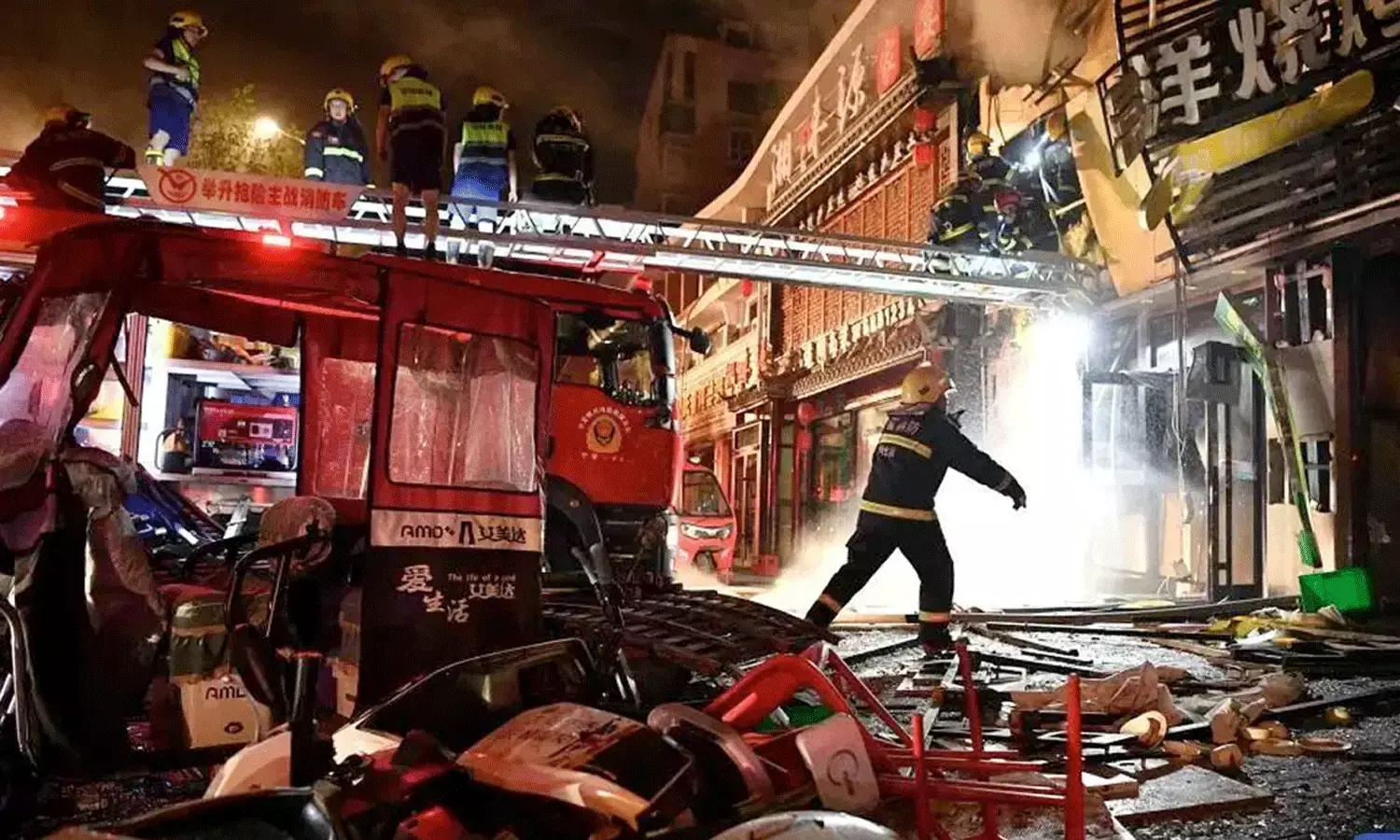 రెస్టారెంట్ లో గ్యాస్ లీక్.. 31 మంది మృతి రెస్టారెంట్ లో గ్యాస్ లీక్.. 31 మంది మృతి