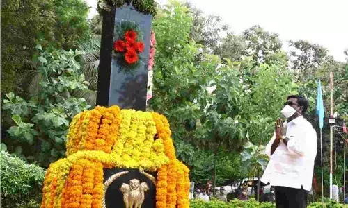 అమరవీరులకు నివాళులు అర్పించిన మంత్రి పువ్వాడ