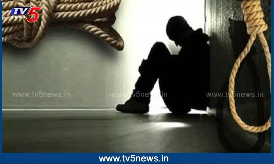 SUICIDE : ప్రియురాలి ఇంట్లో ఉరి వేసుకున్న లైవ్ బ్యాండ్ అధినేత SUICIDE : ప్రియురాలి ఇంట్లో ఉరి వేసుకున్న లైవ్ బ్యాండ్ అధినేత
