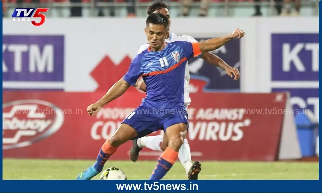 IND vs PAK: సునీల్ ఛెత్రీ హ్యాట్రిక్.. భారత్ చేతిలో పాక్ చిత్తు IND vs PAK: సునీల్ ఛెత్రీ హ్యాట్రిక్.. భారత్ చేతిలో పాక్ చిత్తు