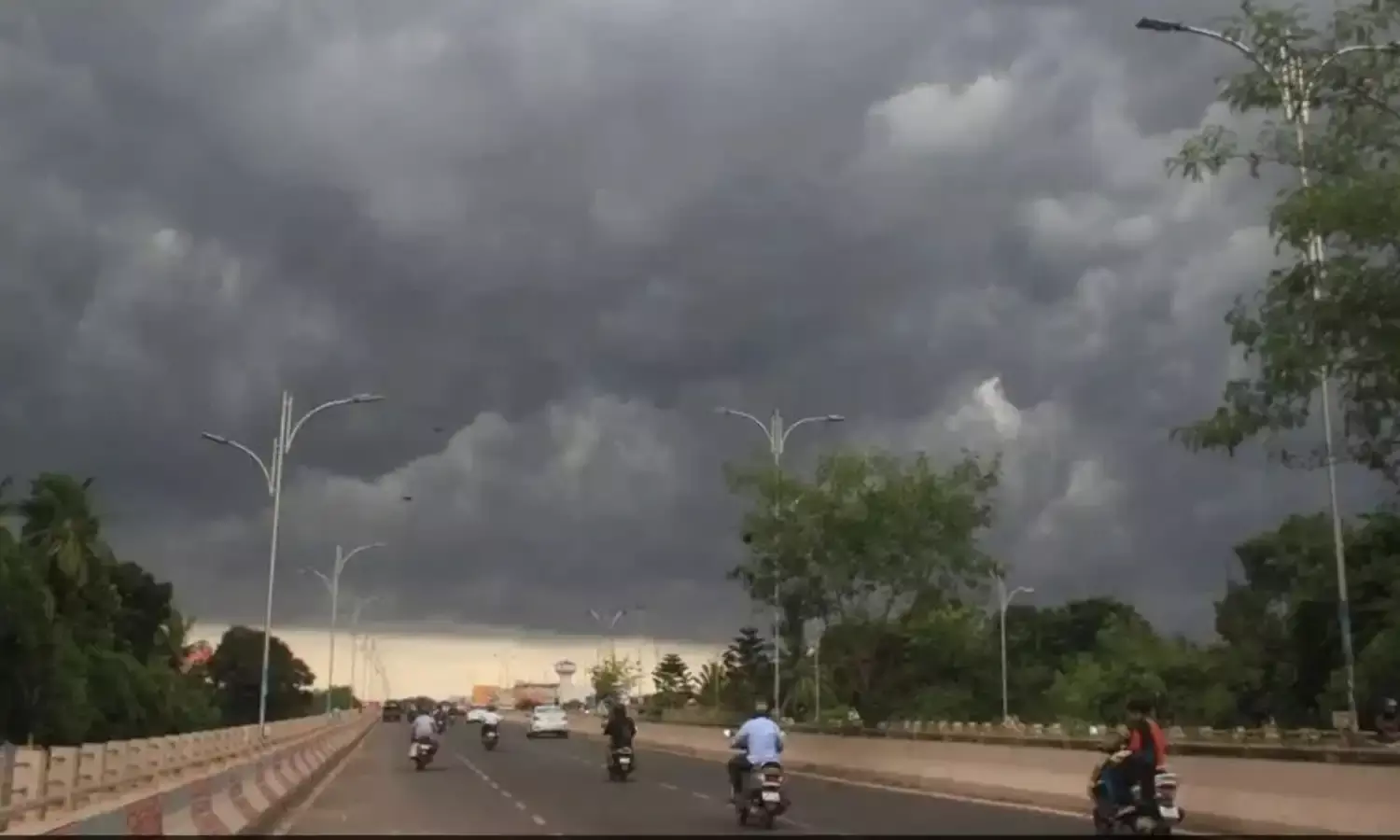 ఆంధ్రప్రదేశ్‌లో నేడు, రేపు భారీ వర్షాలు