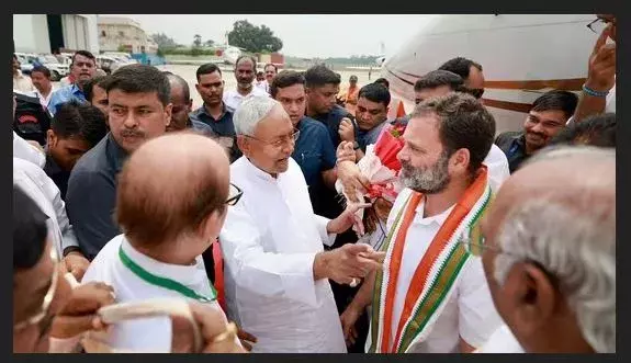 బీజేపీకి వ్యతిరేకంగా ప్రతిపక్షాల చారిత్రాత్మక భేటీ