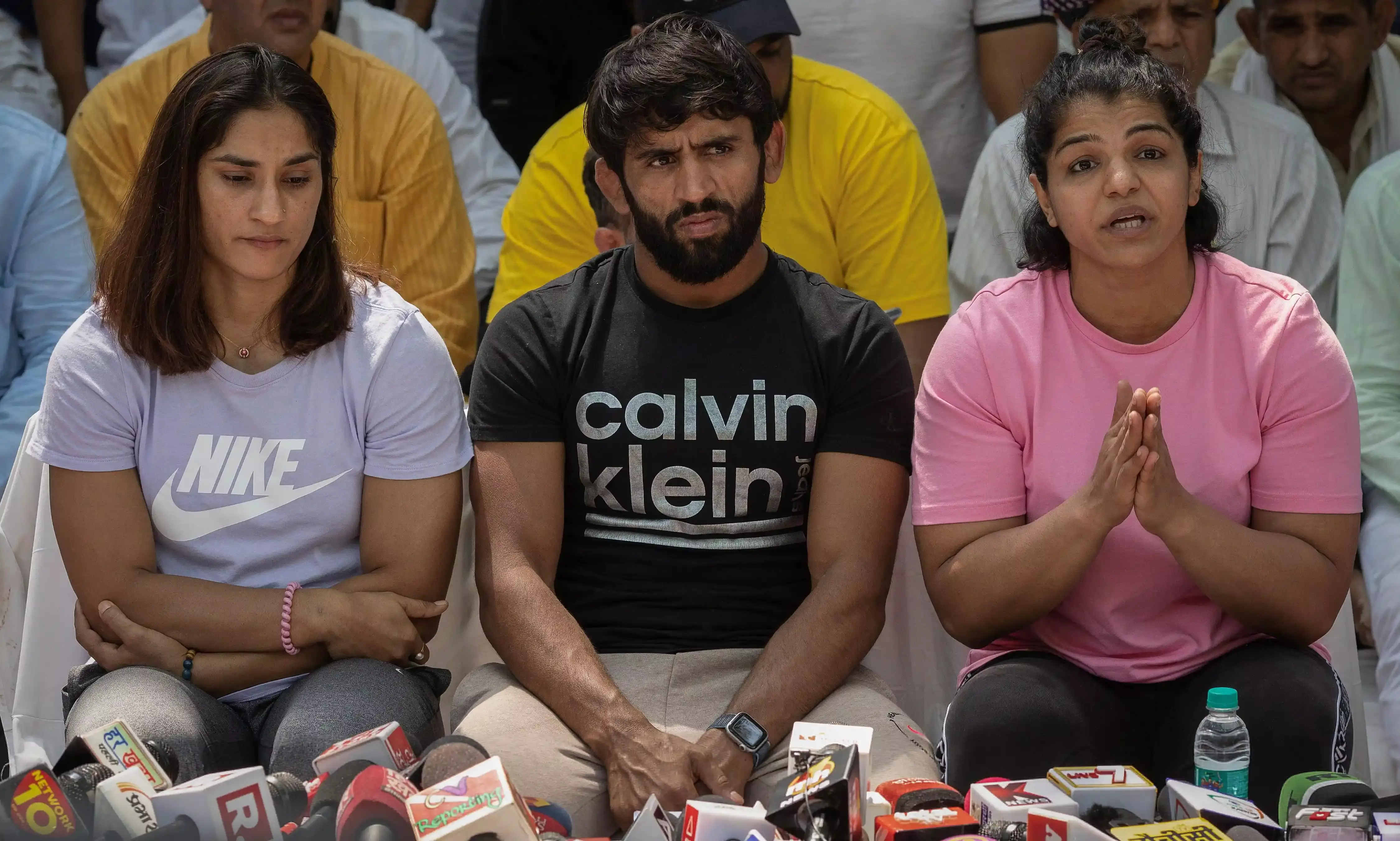 మమ్మల్ని అమెరికాకు పంపండి.. కేంద్రానికి భారత రెజ్లర్ల లేఖ మమ్మల్ని అమెరికాకు పంపండి.. కేంద్రానికి భారత రెజ్లర్ల లేఖ