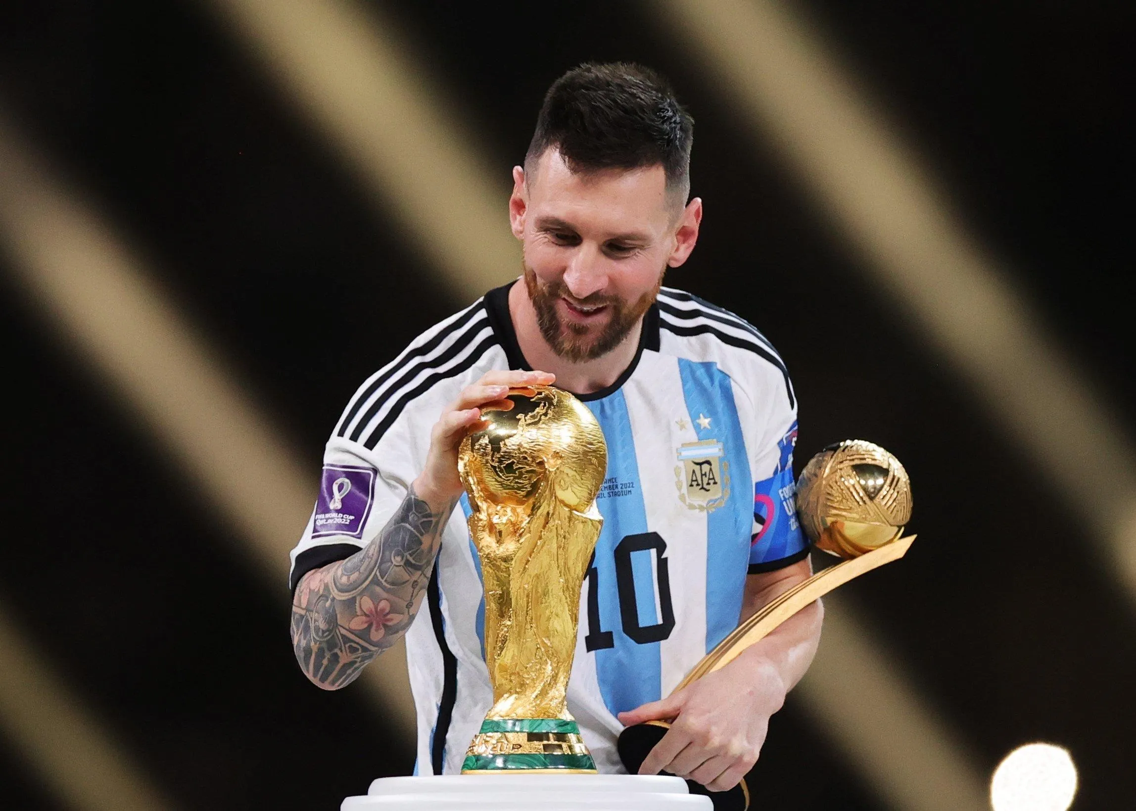 LEO MESSI: ఫుట్బాల్ మాంత్రికుడు మెస్సీ బర్త్ డే.. స్పెషల్ స్టోరీ LEO MESSI: ఫుట్బాల్ మాంత్రికుడు మెస్సీ బర్త్ డే.. స్పెషల్ స్టోరీ