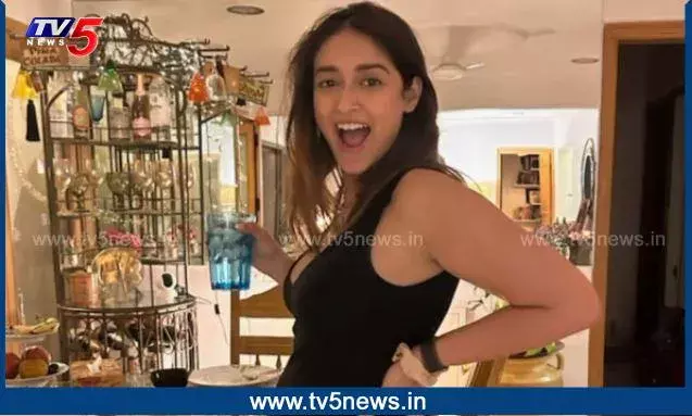 Ileana Pregnancy: గర్భంతో ఇలియానా.. భర్త ఎవరో చెప్పలేదు..! Ileana Pregnancy: గర్భంతో ఇలియానా.. భర్త ఎవరో చెప్పలేదు..!