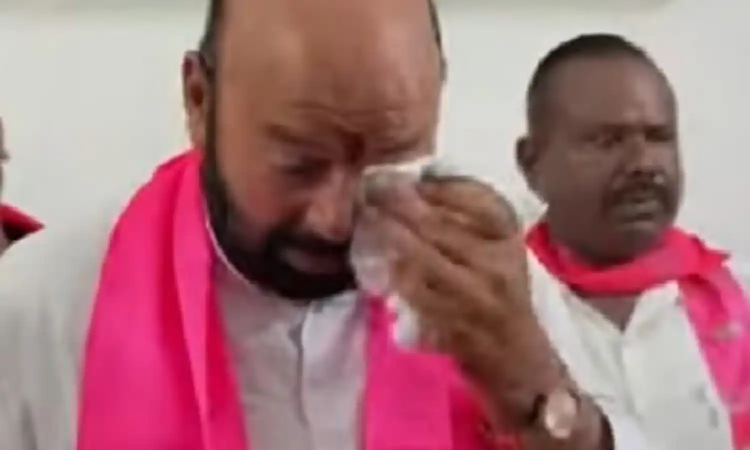 మా నాన్న చేసిన పనికి క్షమించండి: ఎమ్మెల్యే కూతురు మా నాన్న చేసిన పనికి క్షమించండి: ఎమ్మెల్యే కూతురు