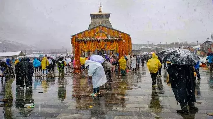 Kedarnath: కేదార్నాథ్ యాత్రకు బ్రేక్.. Kedarnath: కేదార్నాథ్ యాత్రకు బ్రేక్..