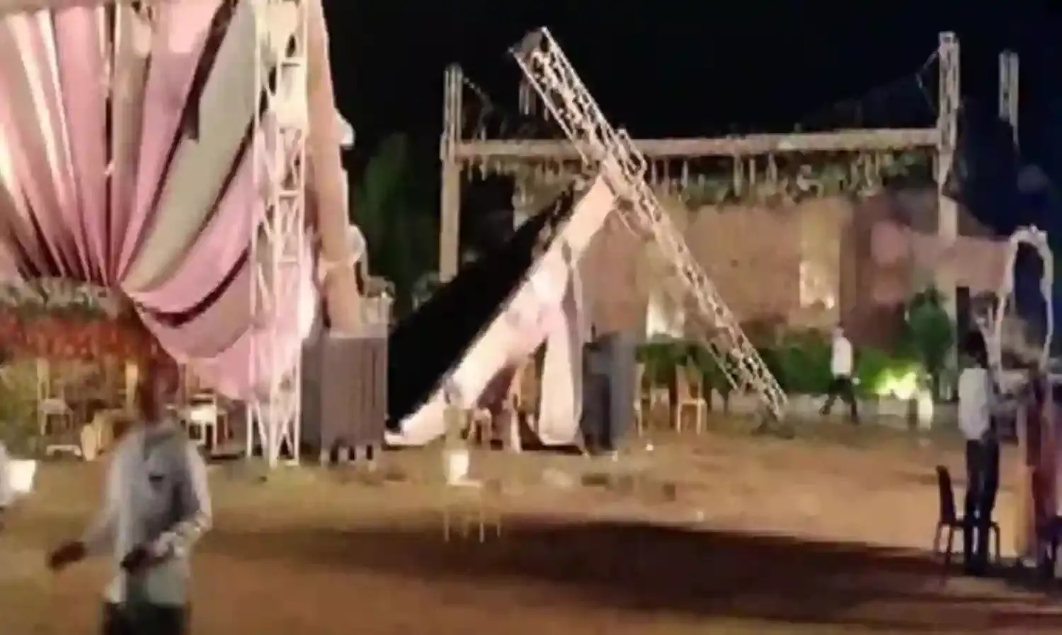 collapses: వివాహం వేళ విషాదం collapses: వివాహం వేళ విషాదం
