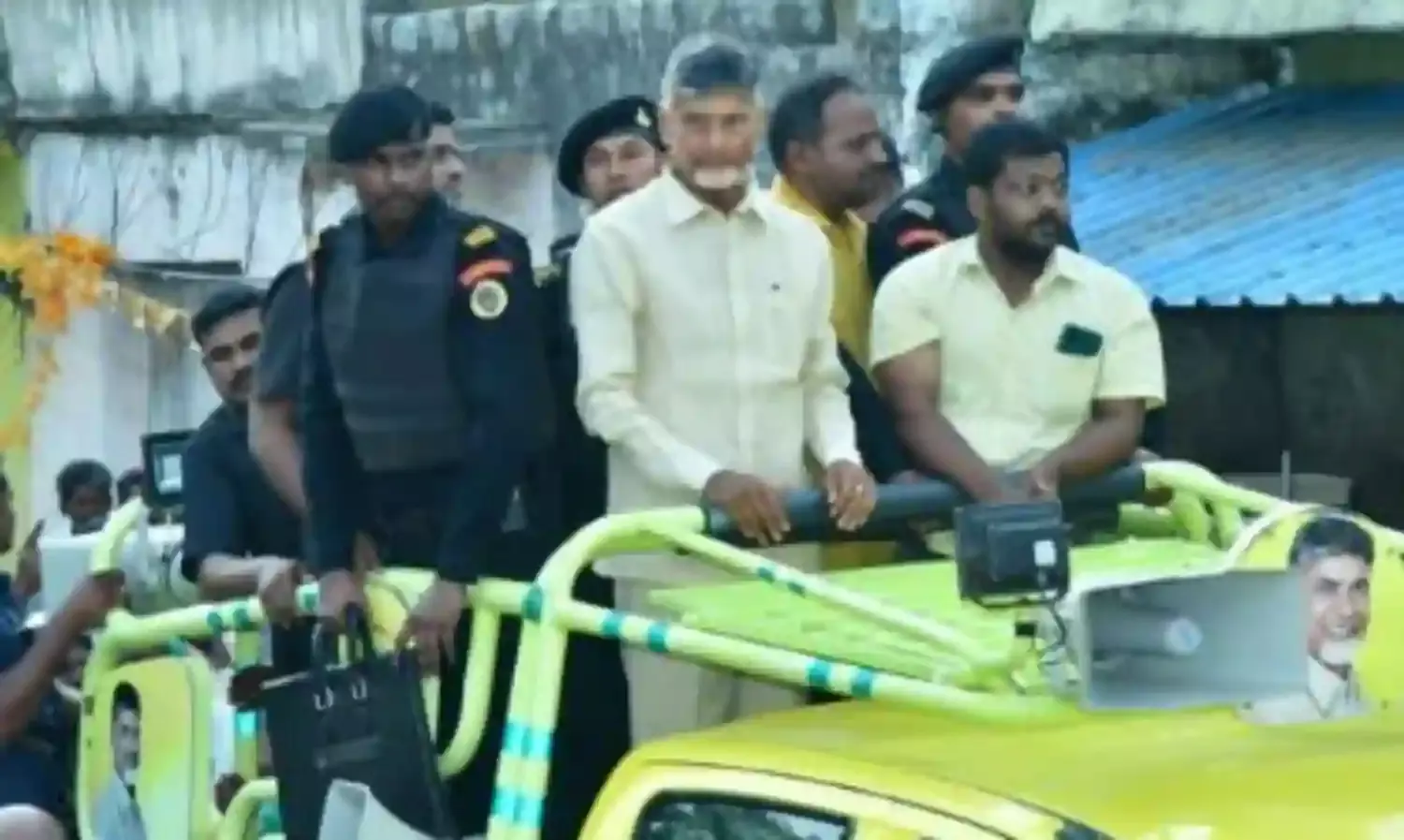 భవిష్యత్కు గ్యారెంటీ బస్సుయాత్రకు విశేష స్పందన భవిష్యత్కు గ్యారెంటీ బస్సుయాత్రకు విశేష స్పందన
