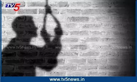 ఫ్యాన్‌కు ఉరి వేసుకుని మెడికో సూసైడ్‌