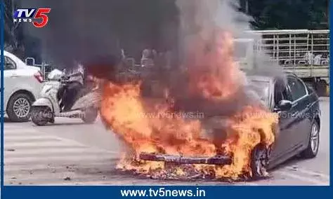 BMW కారు.. మంటలకు బుగ్గిపాలు..