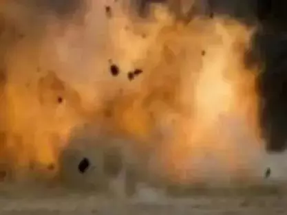 ఏసీ సిలిండర్ పేలి ఇద్దరు వ్యక్తులు మృతి ఏసీ సిలిండర్ పేలి ఇద్దరు వ్యక్తులు మృతి