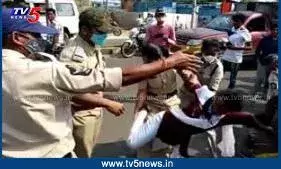 ఉద్రిక్తతల నడుమ విద్యార్థి సంఘాల ఆందోళన