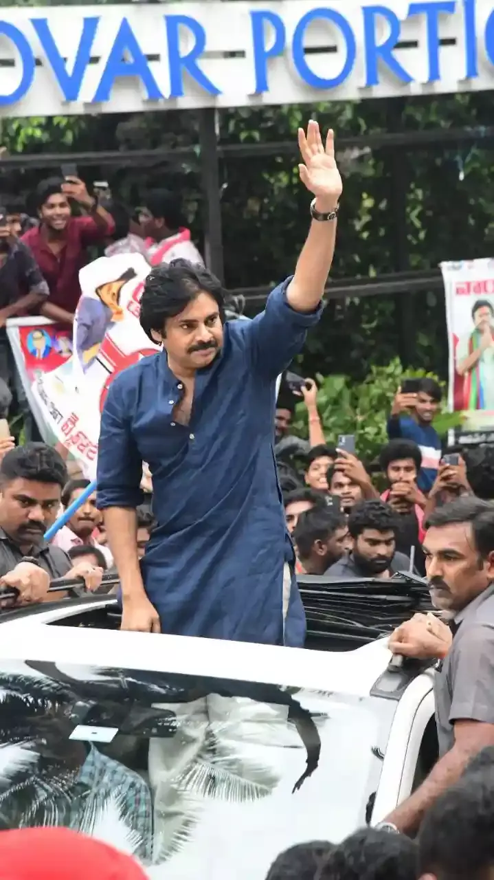 Varahi Vijaya Yatra: మలికిపురంలో పవర్ స్టార్