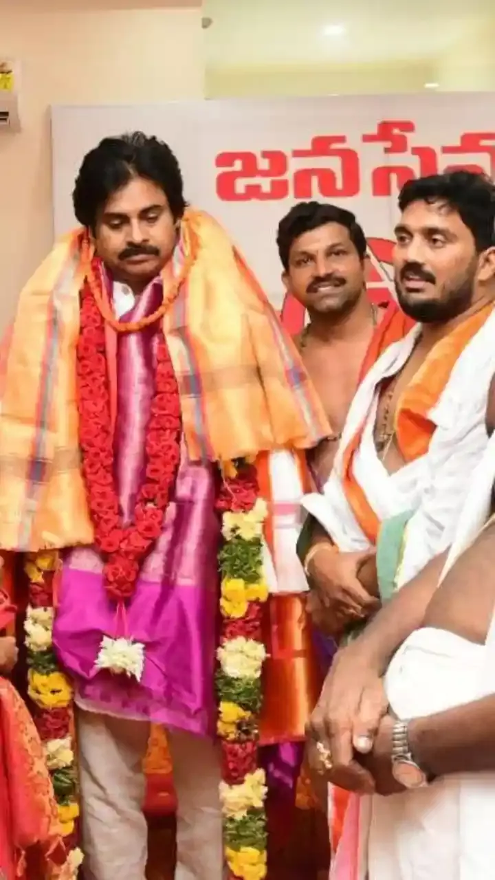 Varahi Vijaya Yatra: పవర్ స్టార్ కు వేదాశీర్వచనం