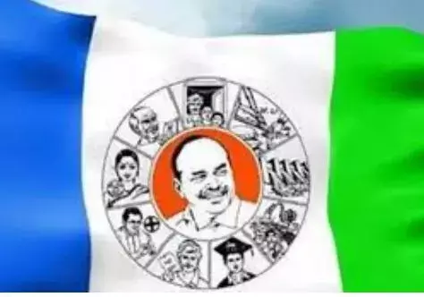 టీడీపీ మహిళా నేతలపై వైసీపీ అసభ్యకర ట్రోల్స్.. టీడీపీ మహిళా నేతలపై వైసీపీ అసభ్యకర ట్రోల్స్..