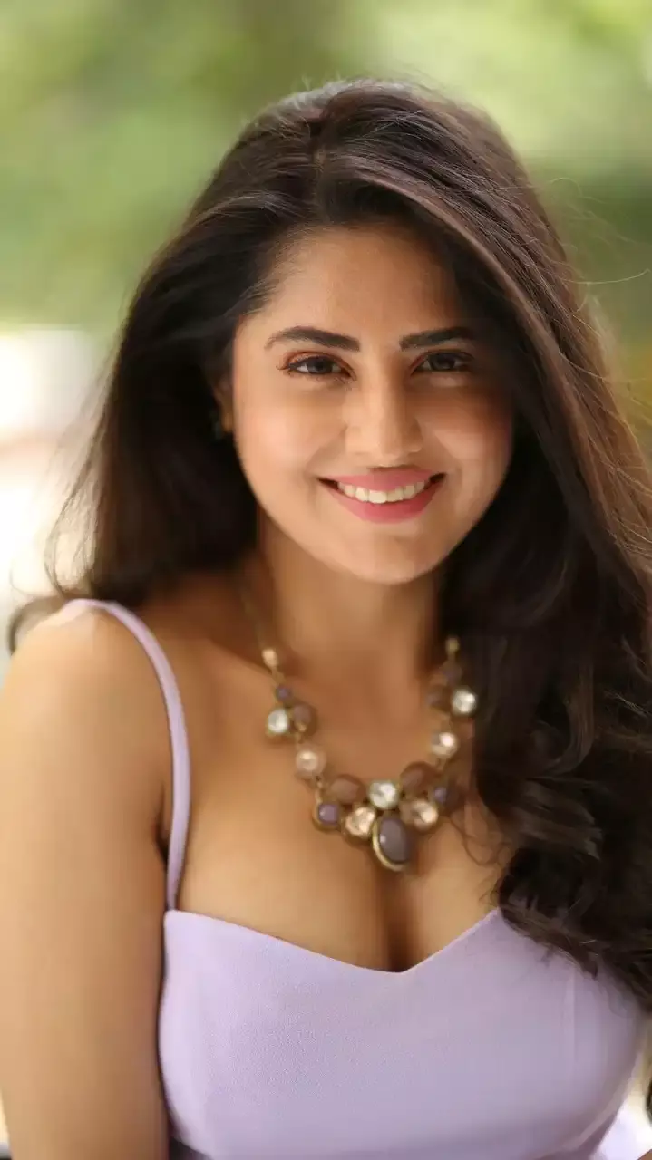 Pics Alert! టిన్సెల్ టౌన్ లో కొత్త అందం