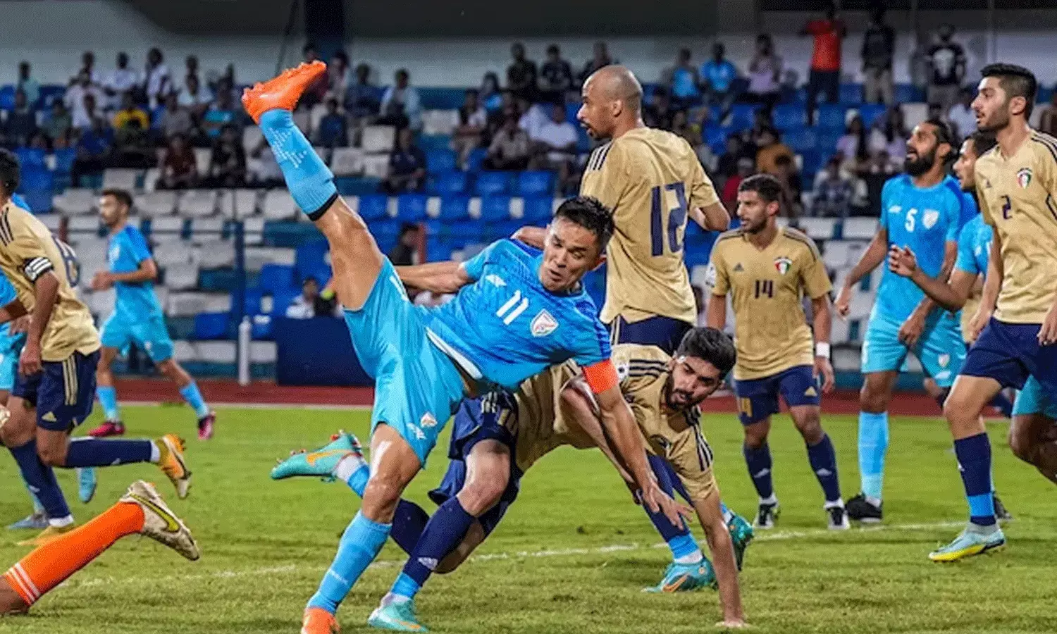 హోరా హోరీగా సాగిన భారత్ కువైట్ ఫుట్ బాల్ మ్యాచ్.. హోరా హోరీగా సాగిన భారత్ కువైట్ ఫుట్ బాల్ మ్యాచ్..