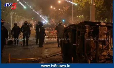 FRANCE: ఆందోళనకరంగా మారిన అల్లర్లు.. FRANCE: ఆందోళనకరంగా మారిన అల్లర్లు..