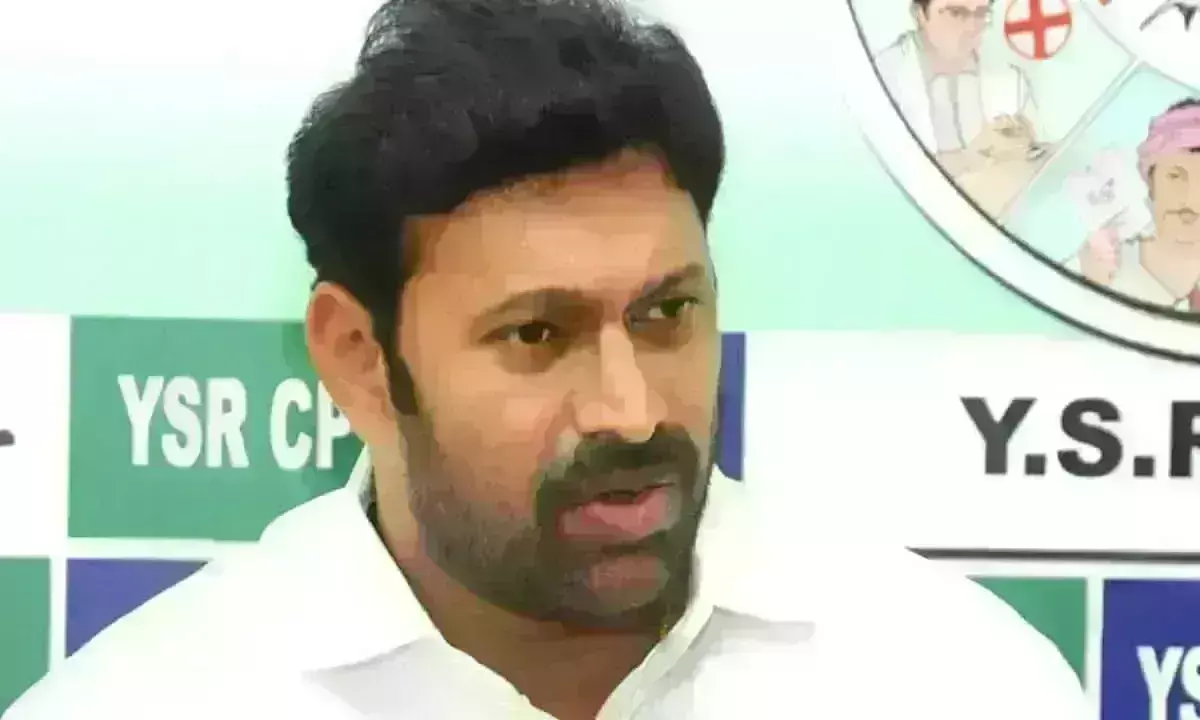 Viveka Murder case: ఎంపీ అవినాశ్ పై ఛార్జ్ షీట్ దాఖలు చేసిన సీబీఐ Viveka Murder case: ఎంపీ అవినాశ్ పై ఛార్జ్ షీట్ దాఖలు చేసిన సీబీఐ