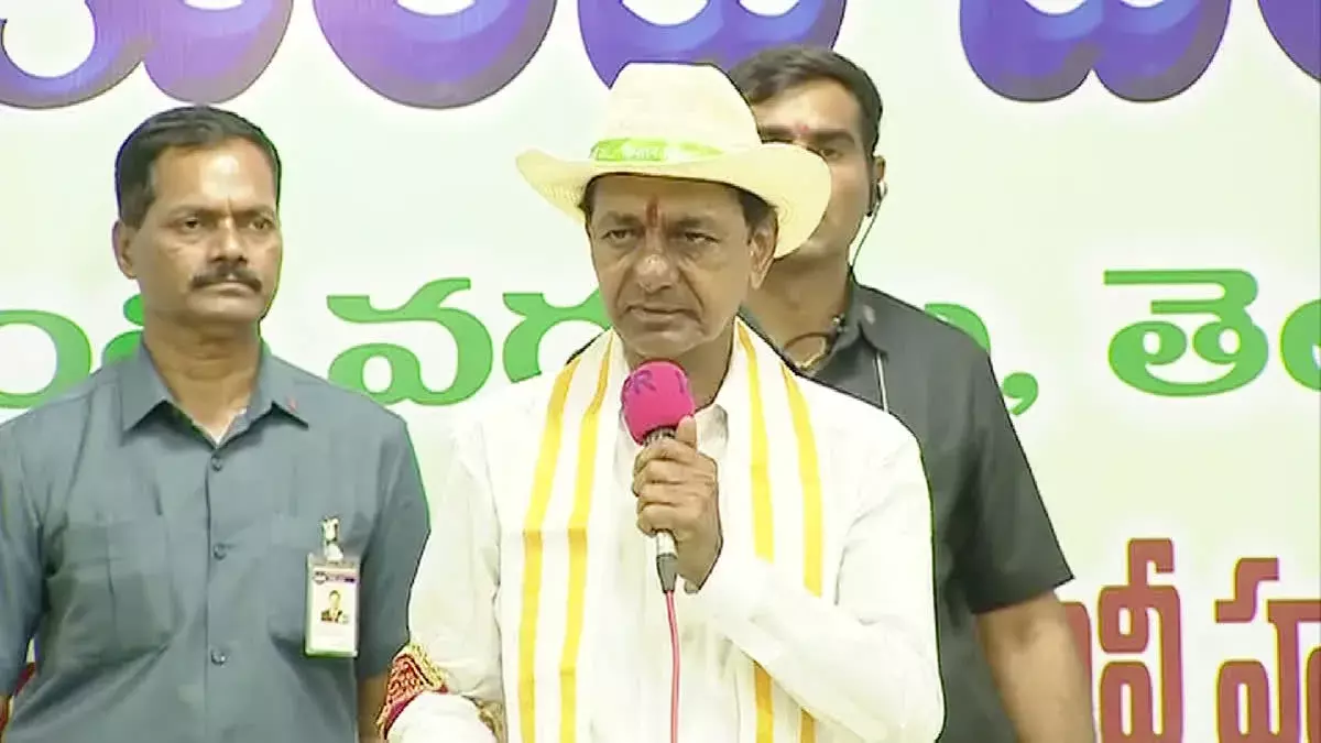 CM Kcr: ఆసిఫాబాద్ పర్యటనలో సీఎం కేసీఆర్ బిజీబిజీ CM Kcr: ఆసిఫాబాద్ పర్యటనలో సీఎం కేసీఆర్ బిజీబిజీ