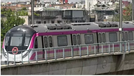 Delhi Metro: మందుబాబులకు కిక్కేంచే వార్త చెప్పిన ఢిల్లీ మెట్రో Delhi Metro: మందుబాబులకు కిక్కేంచే వార్త చెప్పిన ఢిల్లీ మెట్రో