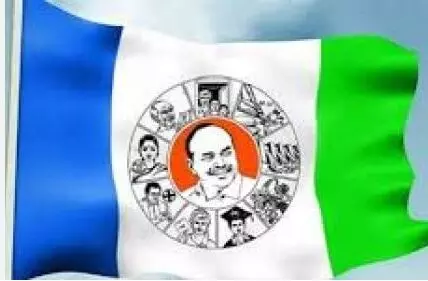 AP: కాకినాడలో వైసీపీ నేతల ఆగడాలు AP: కాకినాడలో వైసీపీ నేతల ఆగడాలు