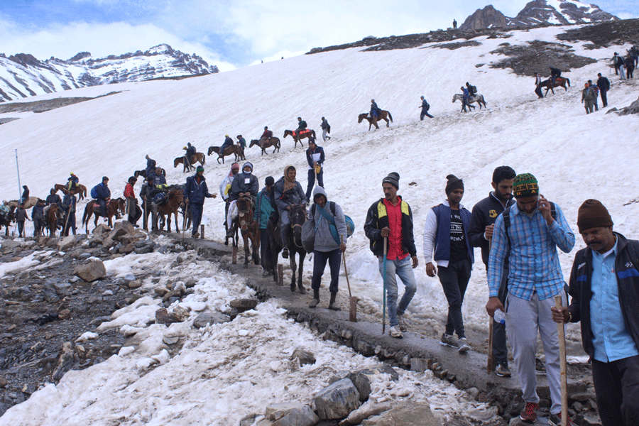 Amarnath Yatra: అమరనాధుని దర్శనానికి భక్తులు Amarnath Yatra: అమరనాధుని దర్శనానికి భక్తులు