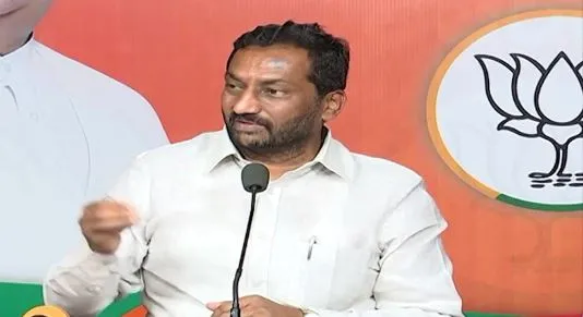 కమ్యూనిస్టు నేతలపై రఘునందన్రావు ఫైర్ కమ్యూనిస్టు నేతలపై రఘునందన్రావు ఫైర్
