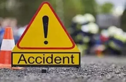 Srikakulam: ప్రైవేట్ స్కూల్ ఆటో బోల్తా.. Srikakulam: ప్రైవేట్ స్కూల్ ఆటో బోల్తా..