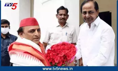 కేసీఆర్ తో అఖిలేష్ యాదవ్ భేటీ