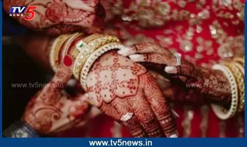 Godavarikhani: నిత్య పెళ్లి కూతురి బండారం బట్టబయలు Godavarikhani: నిత్య పెళ్లి కూతురి బండారం బట్టబయలు