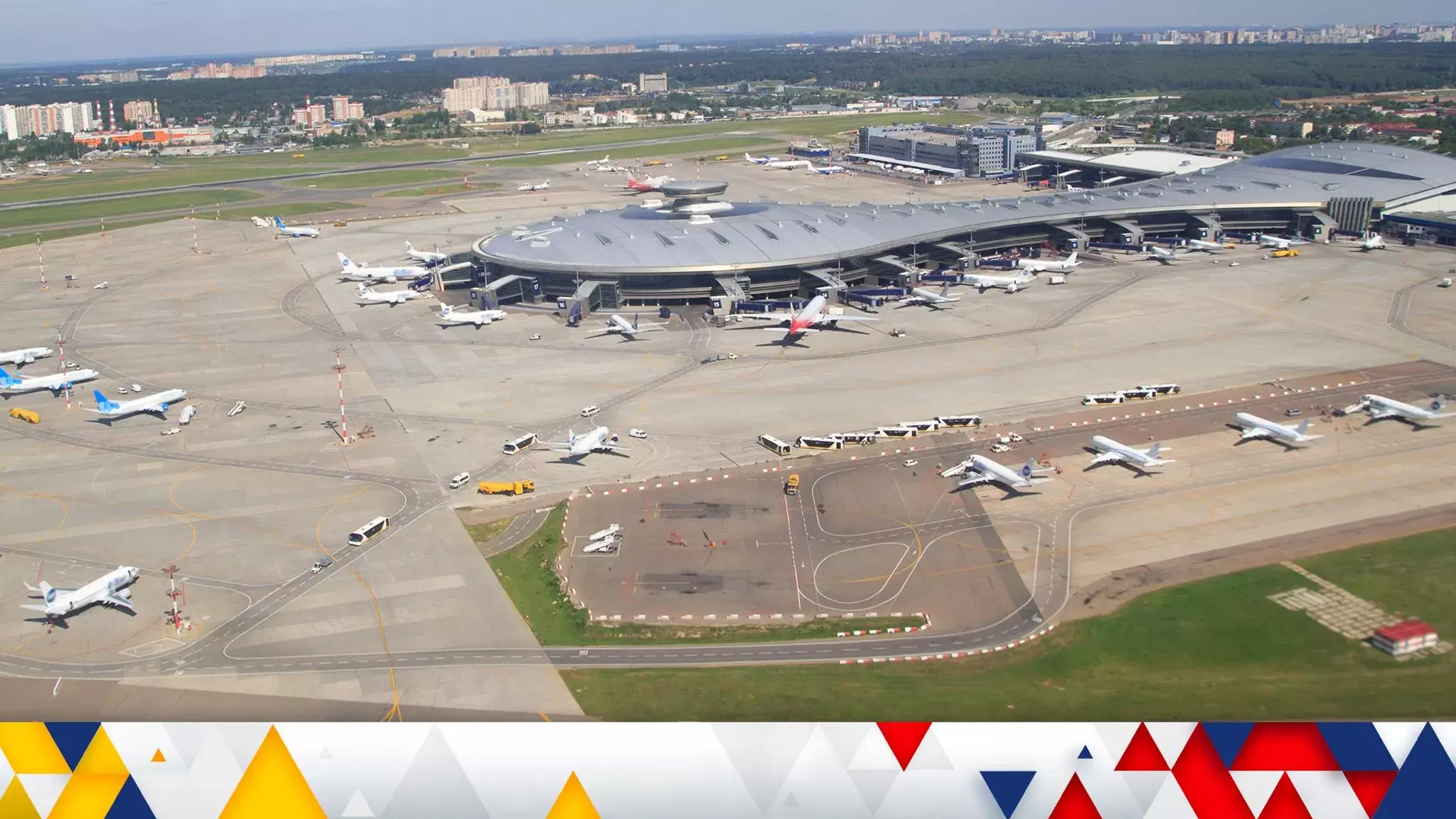 Russia: మాస్కో ఎయిర్ పోర్టుపై డ్రోన్ల దాడి Russia: మాస్కో ఎయిర్ పోర్టుపై డ్రోన్ల దాడి