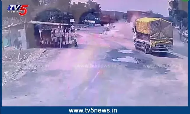 Maharastra: ఘోర రోడ్డుప్రమాదం Maharastra: ఘోర రోడ్డుప్రమాదం