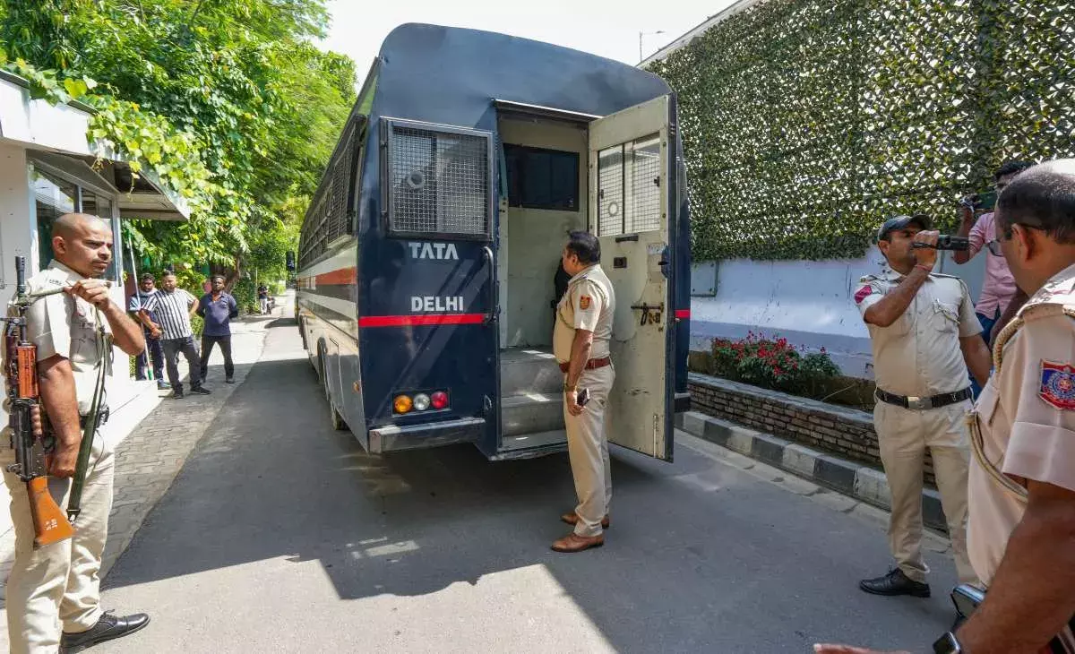 Delhi NEET Racket : నీట్  గా రాసి దొరికిపోయారు