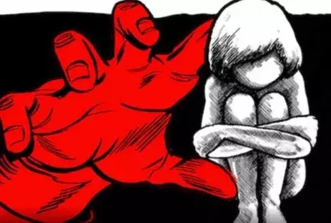 Crime: మైనర్ బాలికపై అత్యాచార యత్నం Crime: మైనర్ బాలికపై అత్యాచార యత్నం