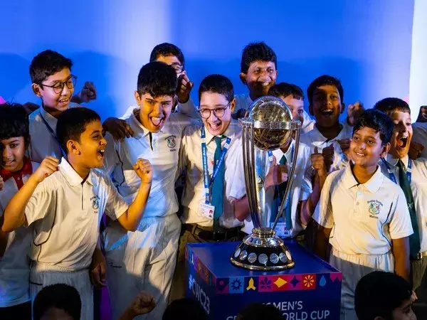 Cricket WorldCup: వరల్డ్ కప్ ట్రోఫీని దగ్గర నుంచి చూసే అవకాశం.. Cricket WorldCup: వరల్డ్ కప్ ట్రోఫీని దగ్గర నుంచి చూసే అవకాశం..