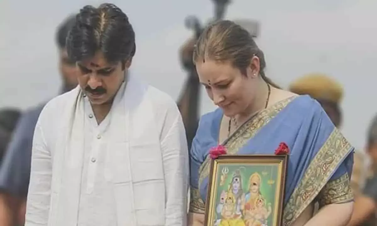 Pavan Kalyan Divorce Rumours: విడాకుల... వై చీప్ ట్రిక్స్...! Pavan Kalyan Divorce Rumours: విడాకుల... వై చీప్ ట్రిక్స్...!