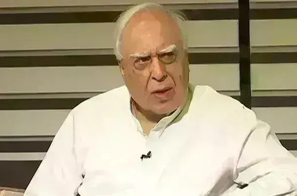 Maharasthra: మహారాష్ట్ర రాజకీయాలు తమాషా గా ఉన్నాయి: కపిల్ సిబల్