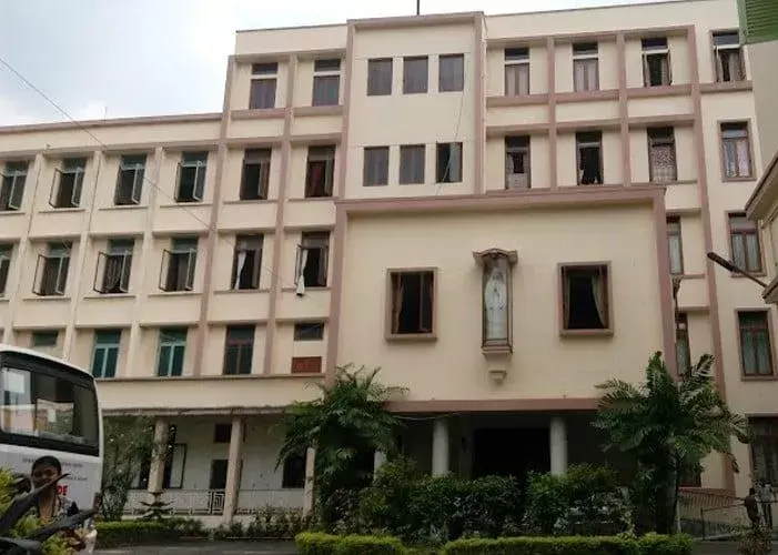 Kolkata: ఆ భాషలో చదివిన వారికి నో అడ్మిషన్, కోల్‌కతా కాలేజీ వివాదాస్పద నిర్ణయం