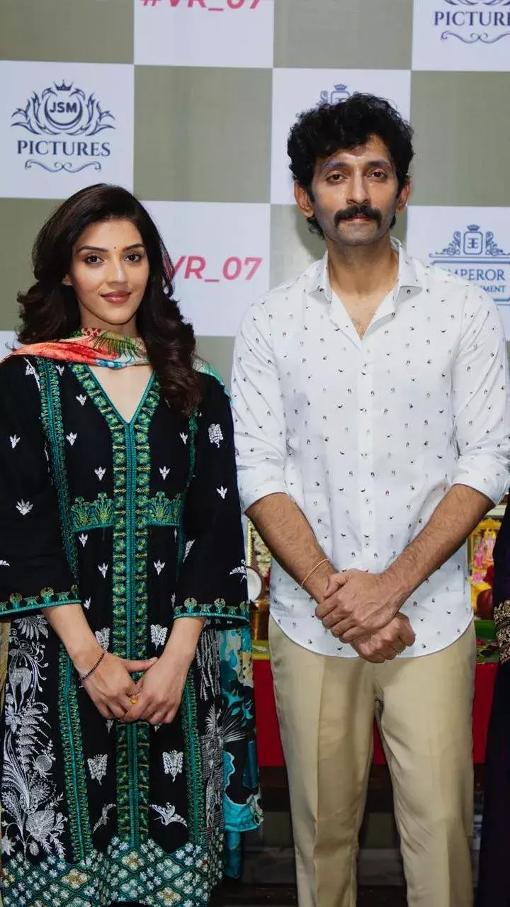 VR_07 shoot begins: ఘనంగా పూజా కార్యక్రమం